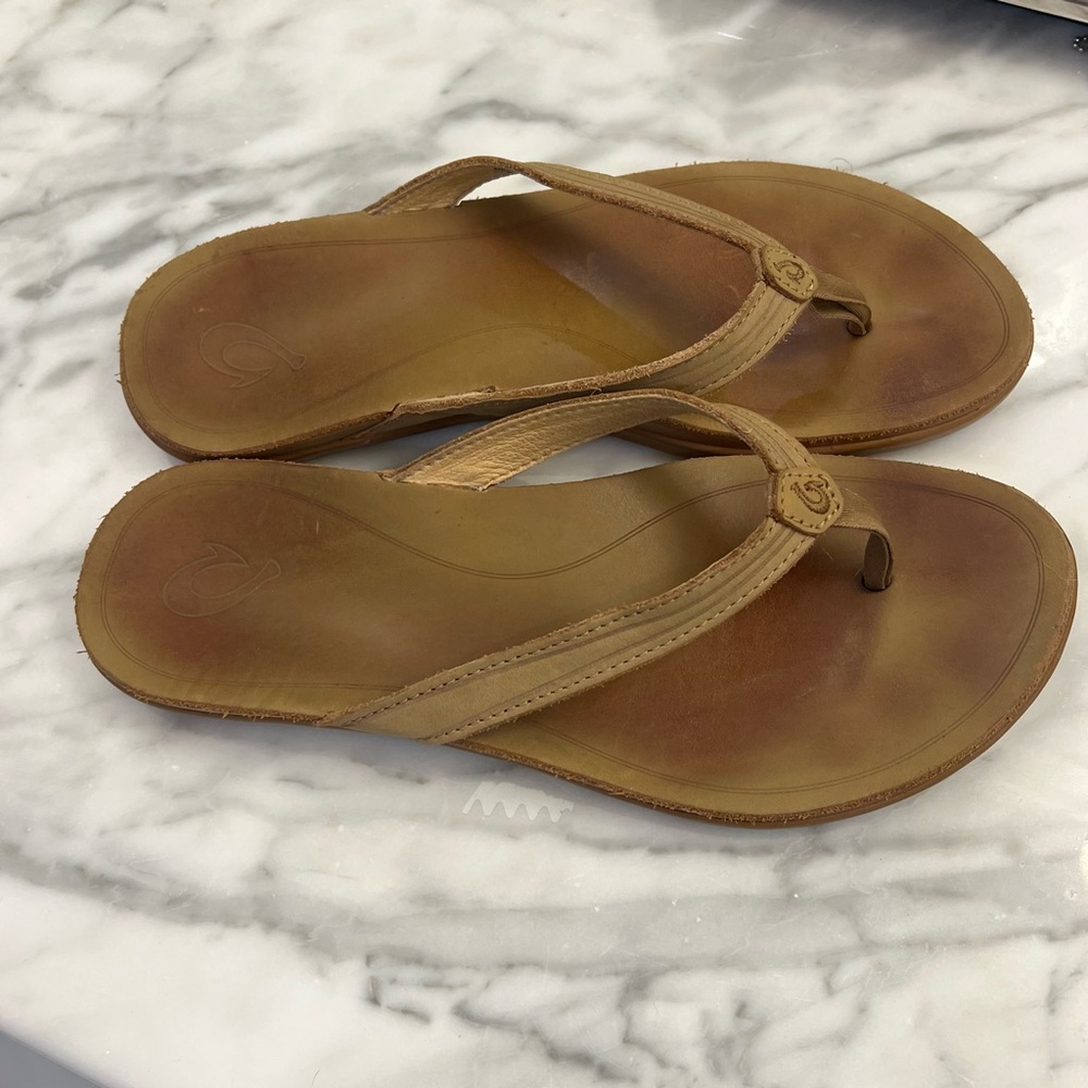 Olukai Aukai Women’s Brown Leather Flip Flops Size 9. VGUC